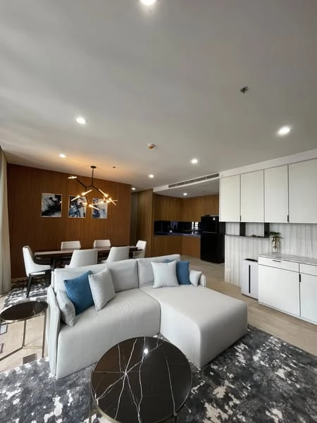 For rent Large and spacious condo at Noble Ploenchit, connected to Ploenchit BTS station, ready to move in