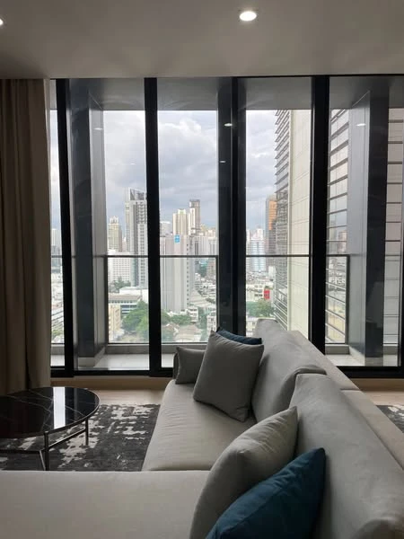 For rent Large and spacious condo at Noble Ploenchit, connected to Ploenchit BTS station, ready to move in