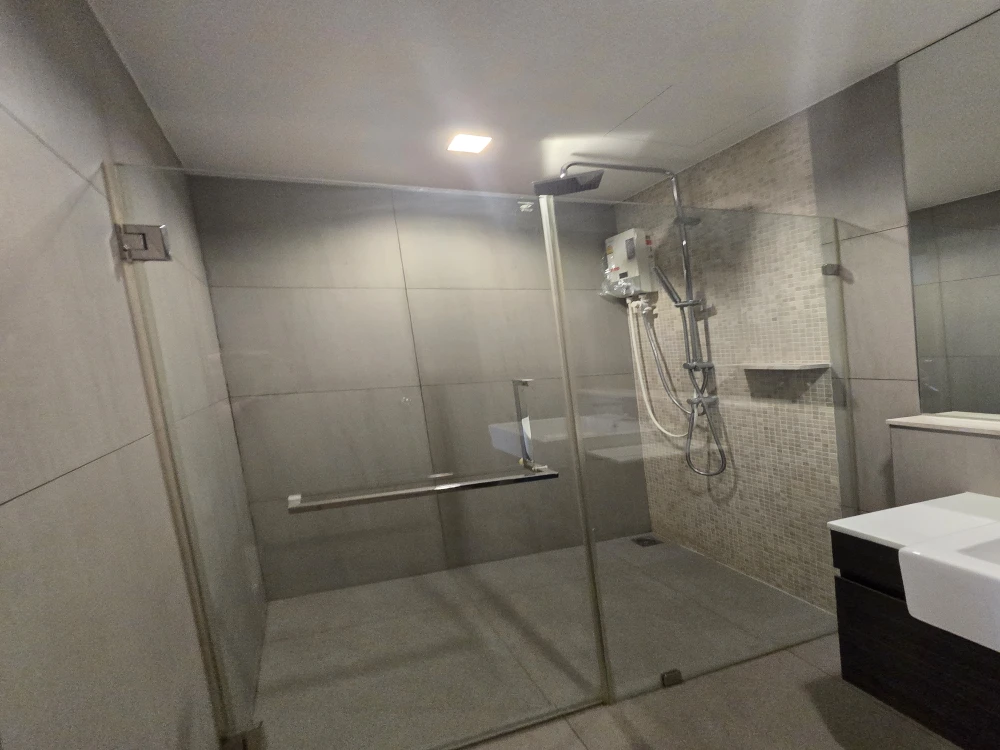 For rent: Politan Reef Condo, high floor unit with full amenities and river view. Just bring your suitcase and move in! Book now before it's too late!