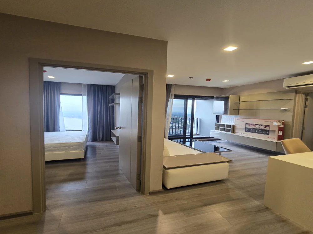 For rent: Politan Reef Condo, high floor unit with full amenities and river view. Just bring your suitcase and move in! Book now before it's too late!