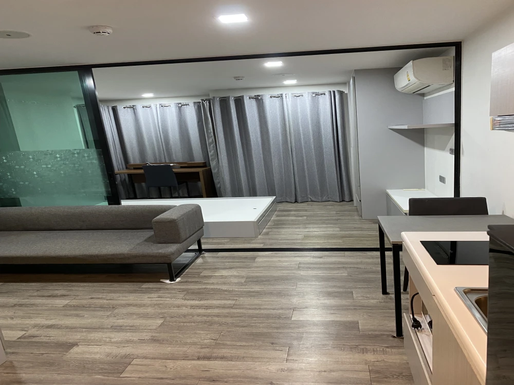 Condo for rent at Modiz Interchange, 5th floor, corner unit, fully furnished, ready to move in. Don't miss out!!