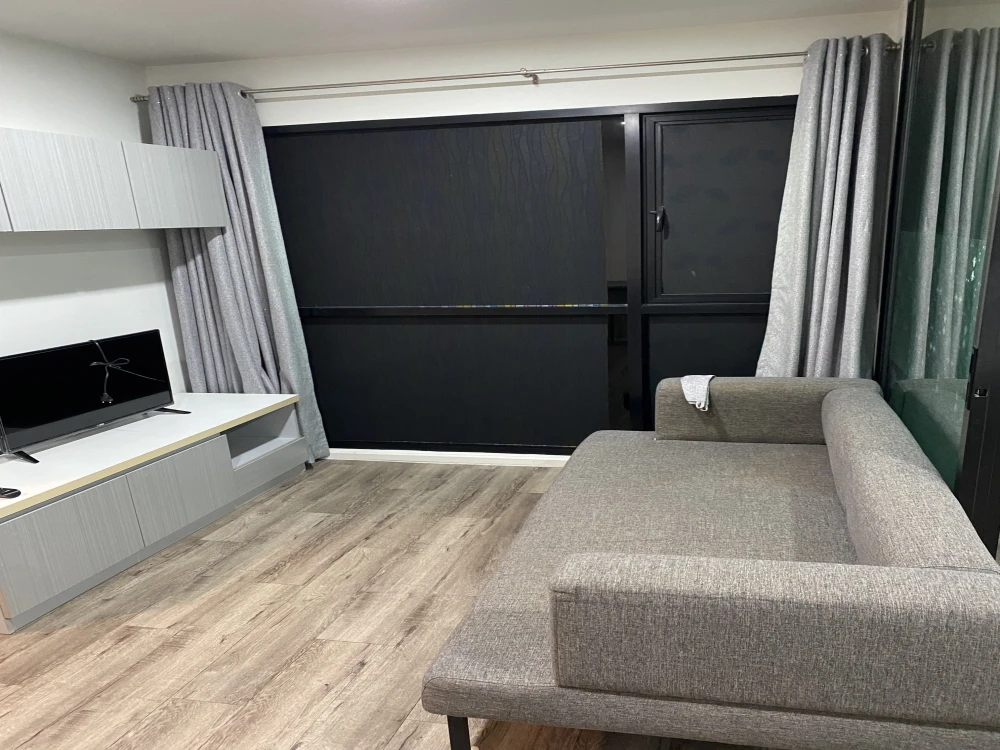 Condo for rent at Modiz Interchange, 5th floor, corner unit, fully furnished, ready to move in. Don't miss out!!
