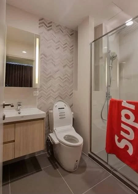 For rent: Condo Oka House Sukhumvit 36, ready to move in, fully furnished, you must not miss it. Don't miss it.