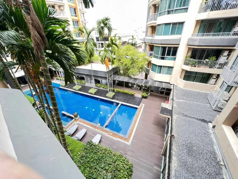 For rent!! Siamese Nang Linchi Condo, 4th floor, Building A, swimming pool view. Beautiful room, fully furnished, ready to move in. Don't miss out!!