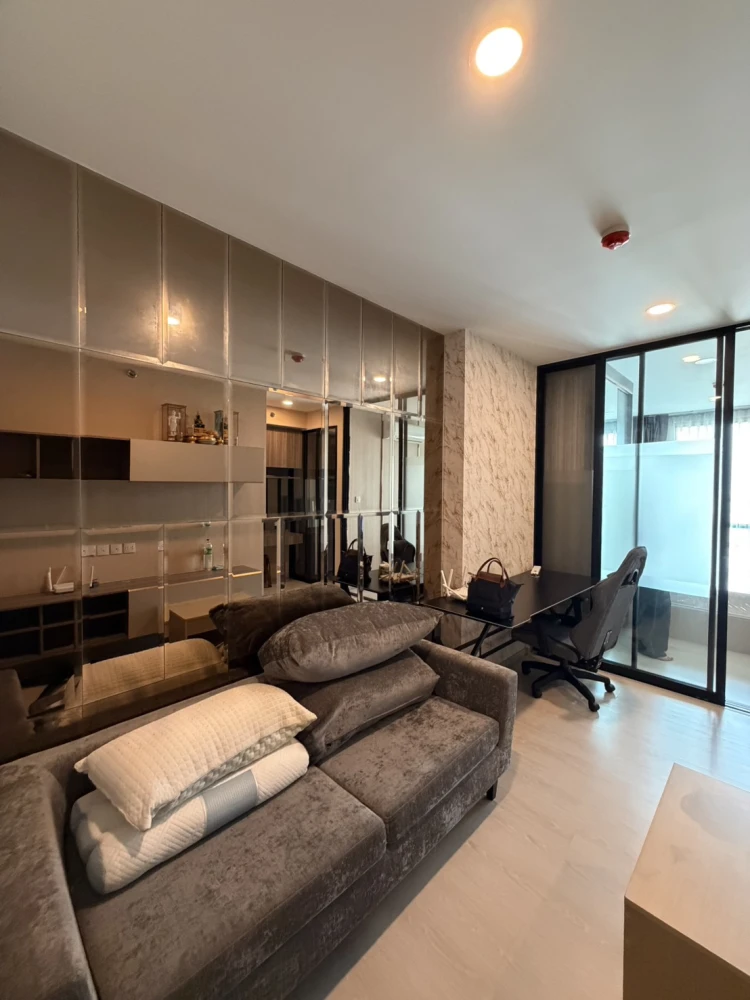Condo for rent, Knightsbridge Phahonyothin - Interchange. Ready to move in, fully furnished + appliances included. Book now!