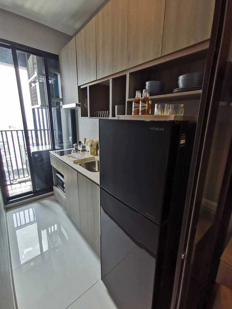 For rent!! Condo Knightsbridge Prime On Nut, 23rd floor, beautifully decorated room, ready to move in immediately. Hurry up and book now!!