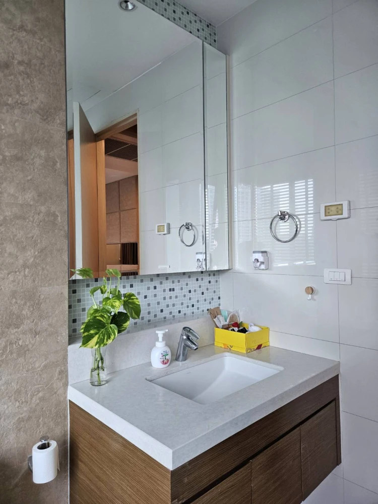 Condo for rent, Bright Sukhumvit 24, near Emporium Department Store, good location, in the heart of the city, don't miss it!!