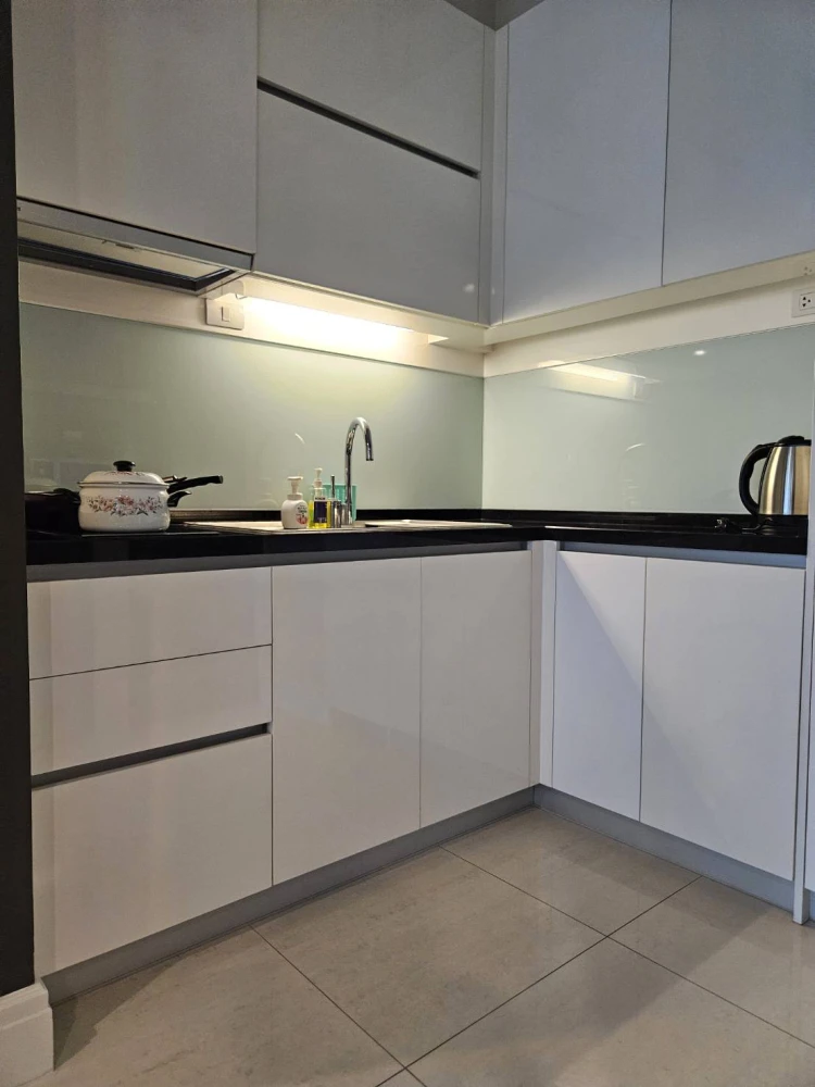 Condo for rent, Bright Sukhumvit 24, near Emporium Department Store, good location, in the heart of the city, don't miss it!!