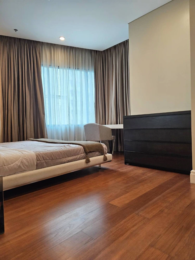 Condo for rent, Bright Sukhumvit 24, near Emporium Department Store, good location, in the heart of the city, don't miss it!!