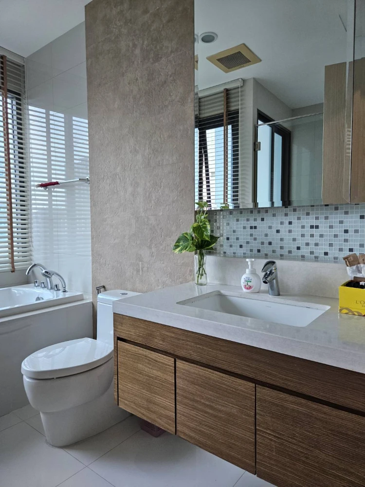 Condo for rent, Bright Sukhumvit 24, near Emporium Department Store, good location, in the heart of the city, don't miss it!!