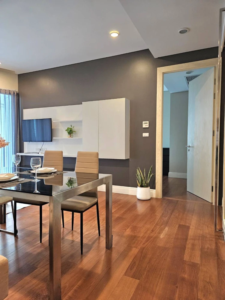 Condo for rent, Bright Sukhumvit 24, near Emporium Department Store, good location, in the heart of the city, don't miss it!!