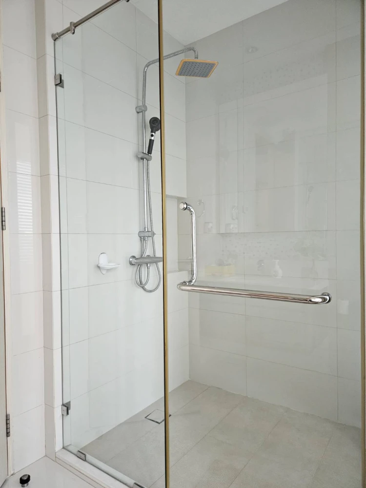 Condo for rent, Bright Sukhumvit 24, near Emporium Department Store, good location, in the heart of the city, don't miss it!!