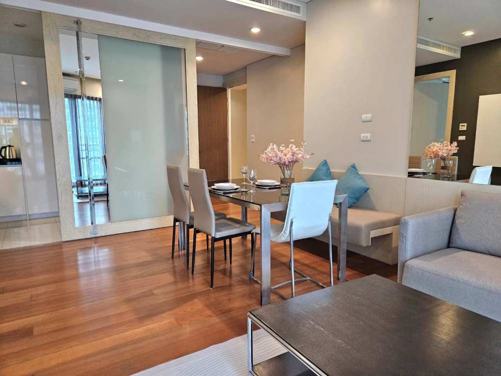 Condo for rent, Bright Sukhumvit 24, near Emporium Department Store, good location, in the heart of the city, don't miss it!!
