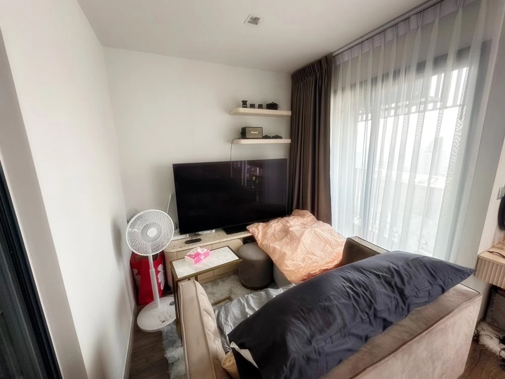 For rent!! Condo Life Ladprao Valley, 31st floor, fully furnished, just bring your bags and move in. Don't miss out!!
