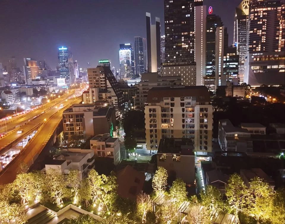 For rent!! Life One Wireless Condo in the heart of the city Ready to move in immediately, hurry up and book now!!