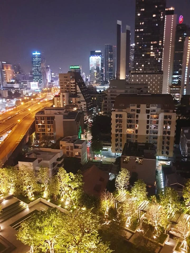 For rent!! Life One Wireless Condo in the heart of the city Ready to move in immediately, hurry up and book now!!