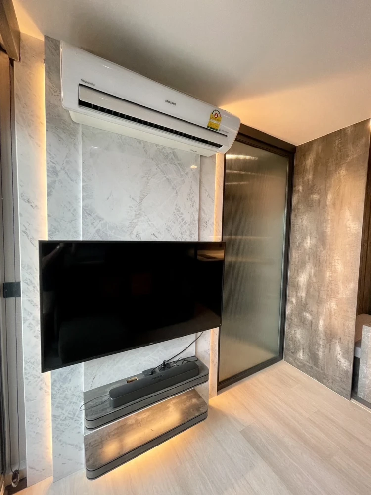 For rent!! Condo Life One Wireless, 35th floor, corner room, luxury condo, good location, convenient transportation, ready to move in, don't miss it!!