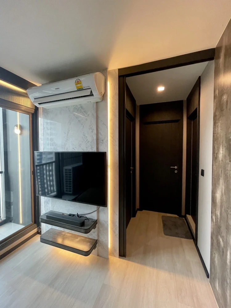 For rent!! Condo Life One Wireless, 35th floor, corner room, luxury condo, good location, convenient transportation, ready to move in, don't miss it!!