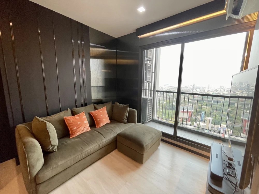 For rent!! Condo Life One Wireless, 35th floor, corner room, luxury condo, good location, convenient transportation, ready to move in, don't miss it!!