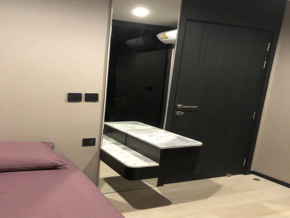 For rent!! Condo Life One Wireless, 35th floor, corner room, luxury condo, good location, convenient transportation, ready to move in, don't miss it!!