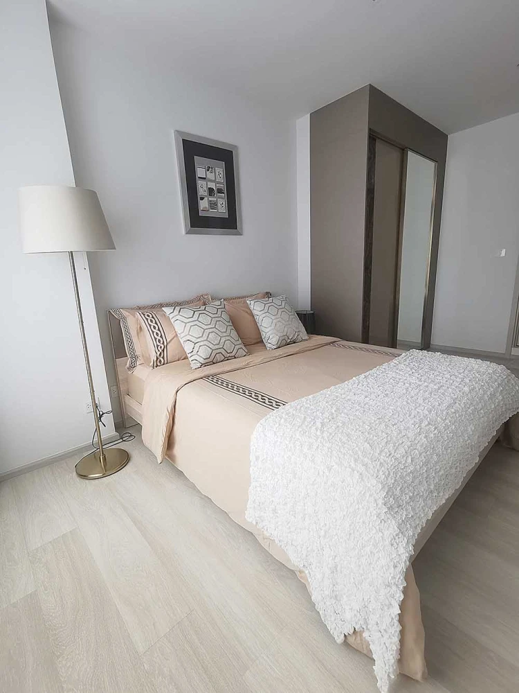 Condo for rent, Life One Wireless, clean, ready to move in.