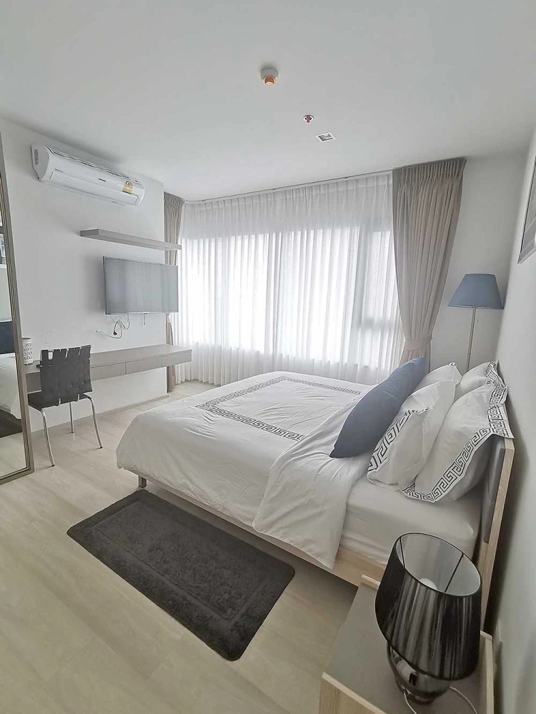 Condo for rent, Life One Wireless, clean, ready to move in.