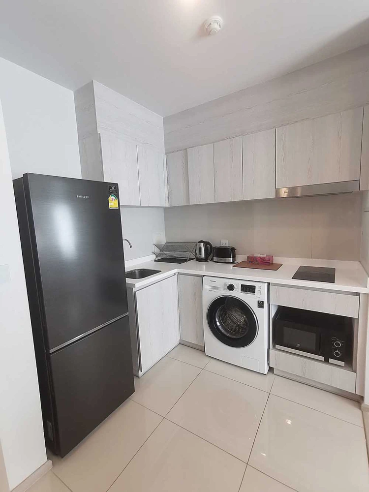 Condo for rent, Life One Wireless, clean, ready to move in.