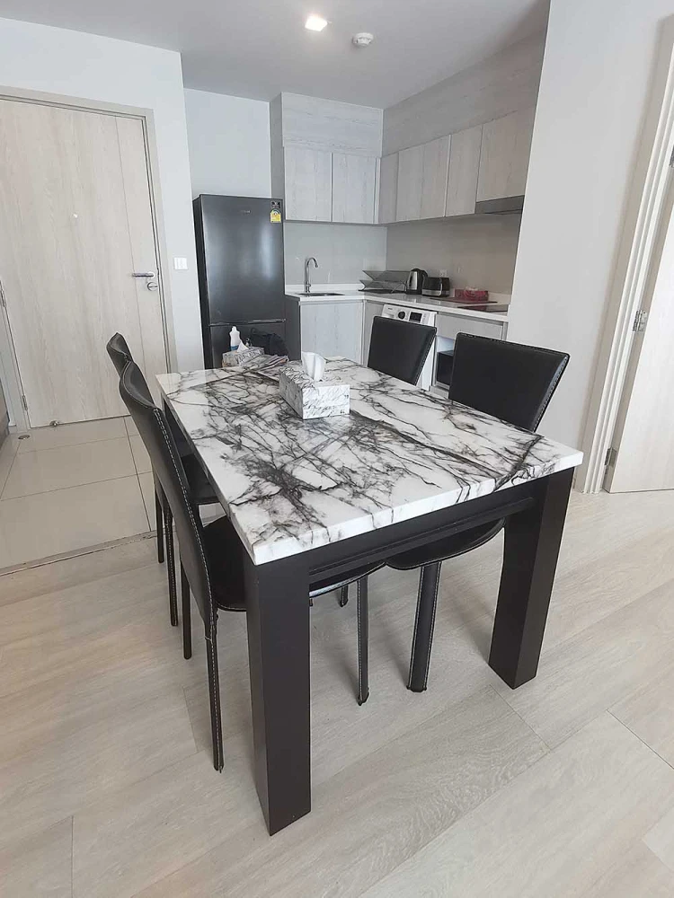 Condo for rent, Life One Wireless, clean, ready to move in.