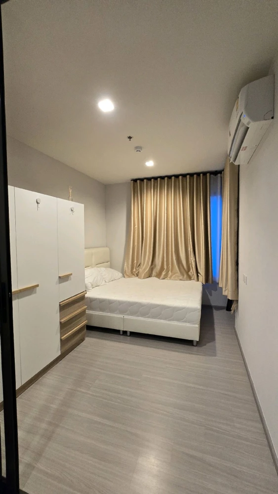 For rent!! Condo Life Sathorn - Sierra Condo near the BTS, convenient to travel into the city, complete lifestyle, hurry up and book now!!