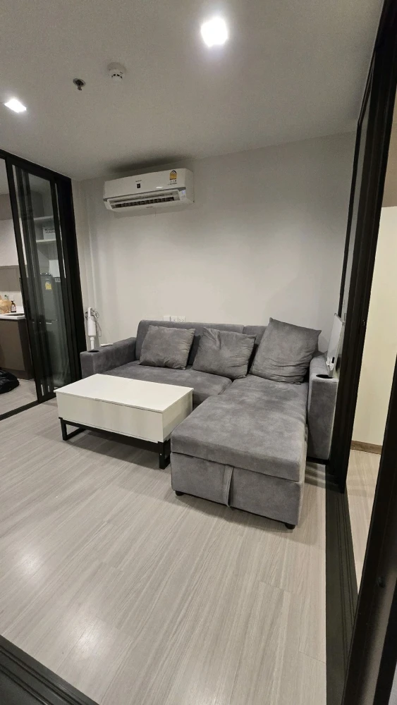 For rent!! Condo Life Sathorn - Sierra Condo near the BTS, convenient to travel into the city, complete lifestyle, hurry up and book now!!