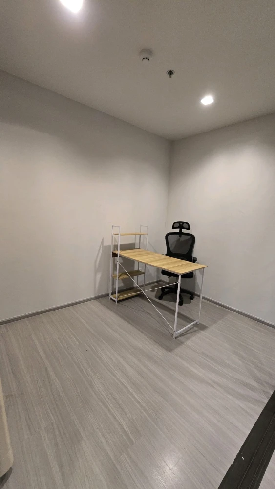 For rent!! Condo Life Sathorn - Sierra Condo near the BTS, convenient to travel into the city, complete lifestyle, hurry up and book now!!