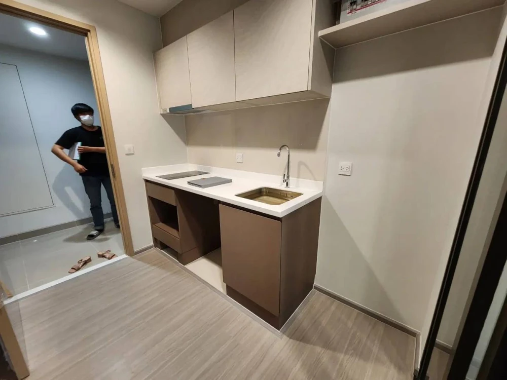 For rent!! Condo Life Sathorn - Sierra Condo near the BTS, convenient to travel into the city, complete lifestyle, hurry up and book now!!