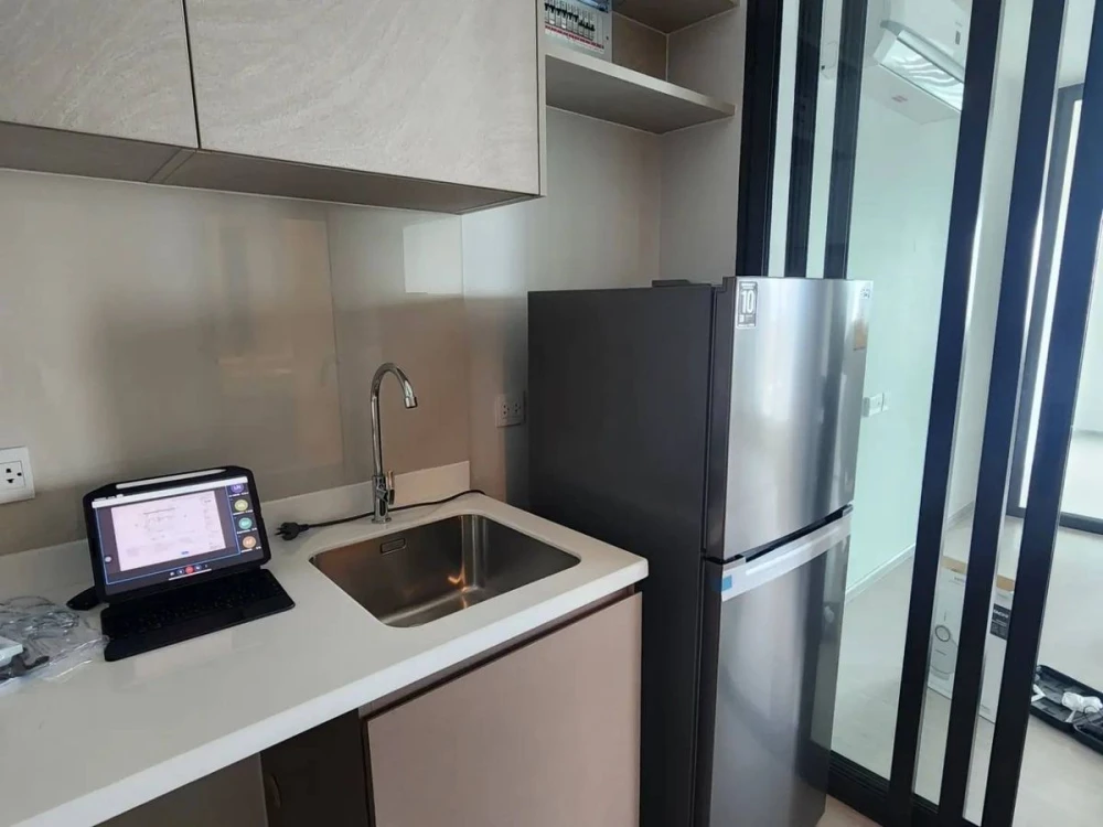 For rent!! Condo Life Sathorn - Sierra Condo near the BTS, convenient to travel into the city, complete lifestyle, hurry up and book now!!