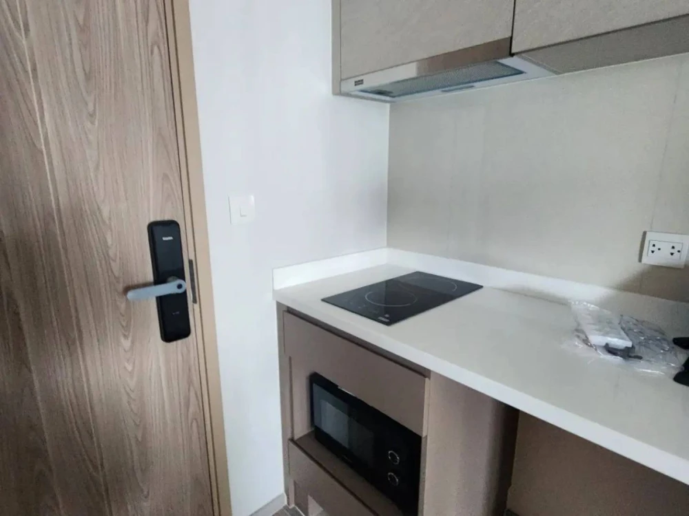 For rent!! Condo Life Sathorn - Sierra Condo near the BTS, convenient to travel into the city, complete lifestyle, hurry up and book now!!