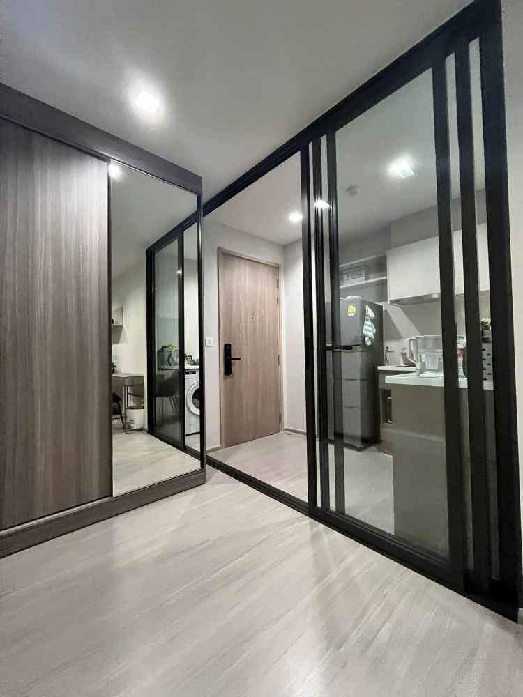Condo for rent, Life Sathorn - Sierra, decorated in bright tones. Complete with furniture and electrical appliances, don't miss it.