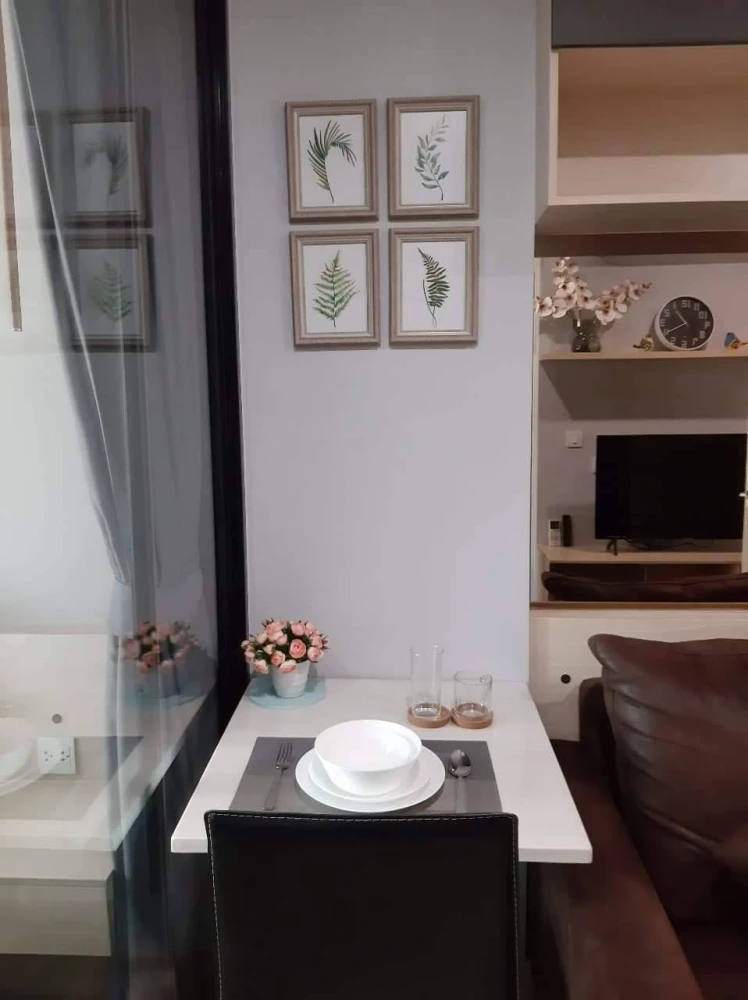 For rent!! Condo Life Asoke, size 30 sq m, fully furnished room You can carry your bag and move in. Hurry up!!