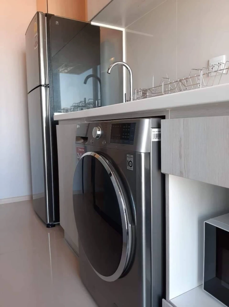 For rent!! Condo Life Asoke, size 30 sq m, fully furnished room You can carry your bag and move in. Hurry up!!