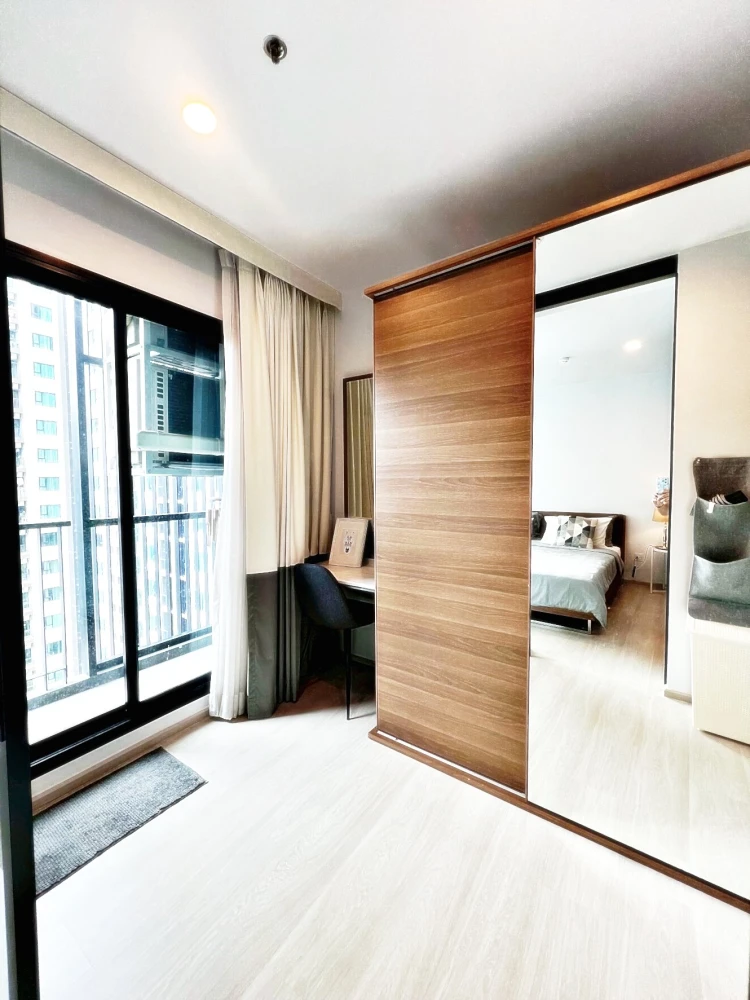 Condo for rent! Life Asoke, 25th floor, swimming pool view, beautiful room, fully furnished, ready to move in! Reserve now!!