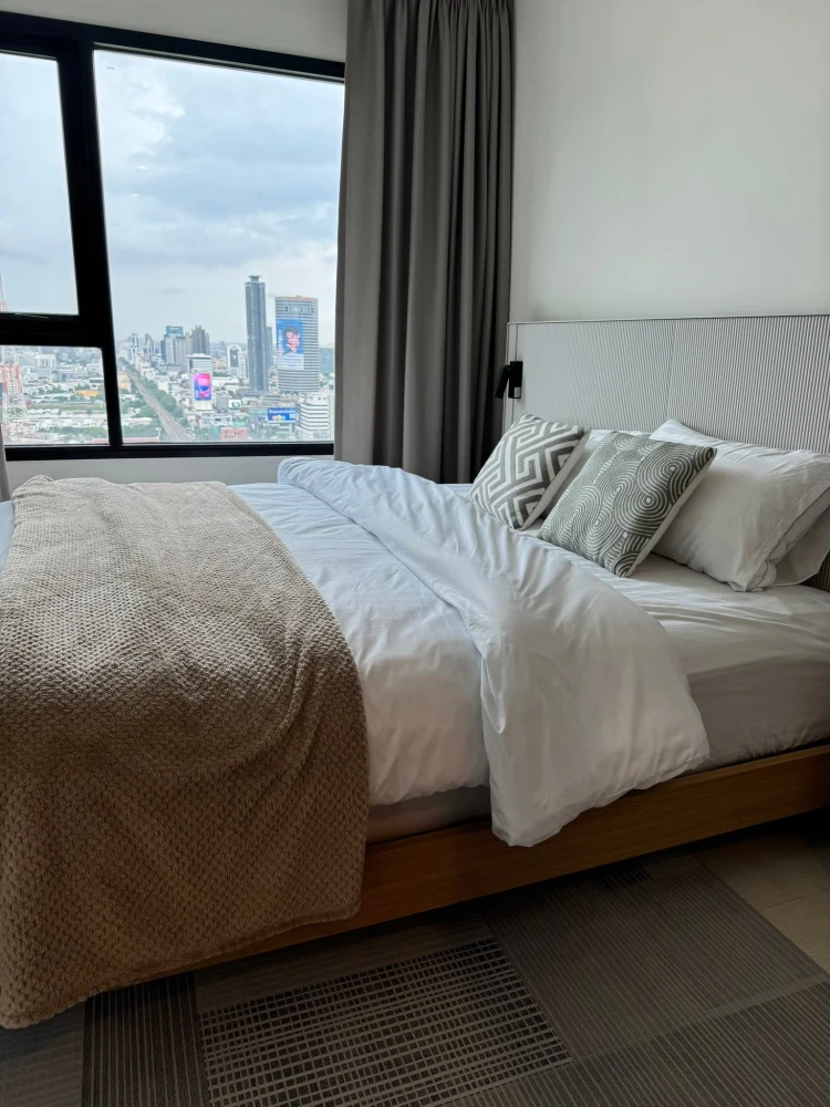 Condo for rent, Life Asoke, good location, convenient transportation, complete facilities, do not miss it.