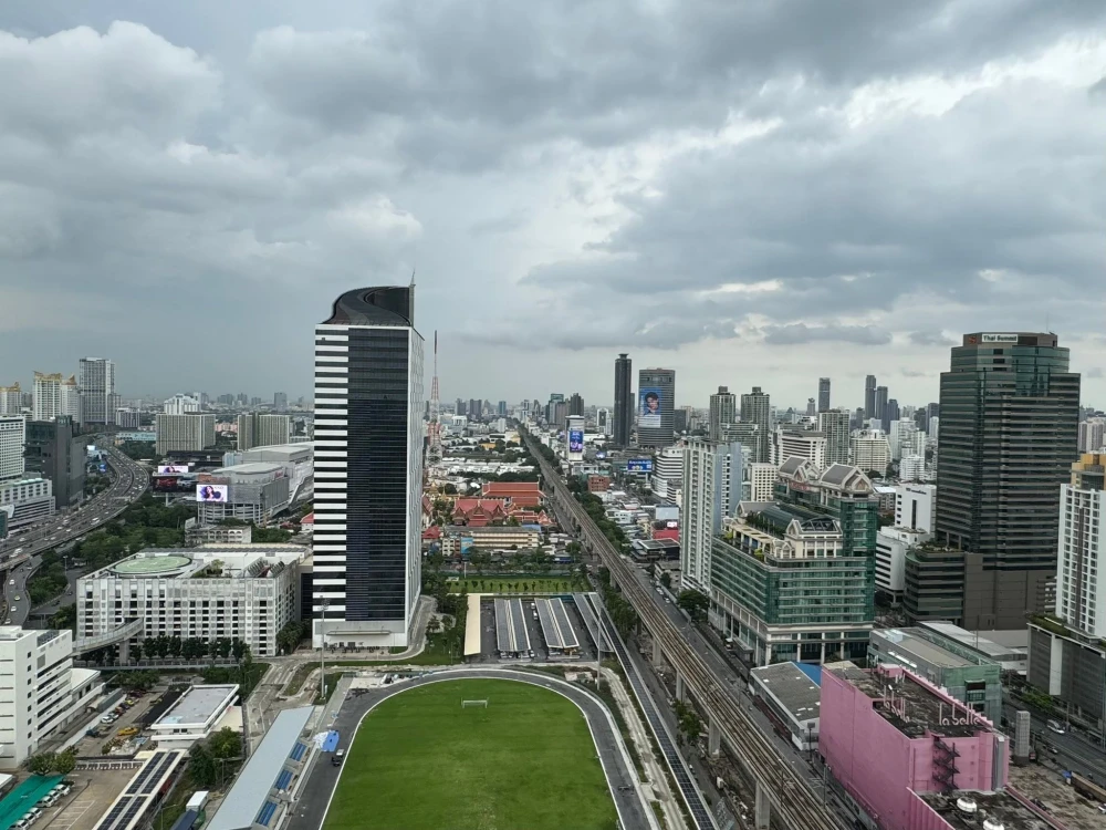 Condo for rent, Life Asoke, good location, convenient transportation, complete facilities, do not miss it.