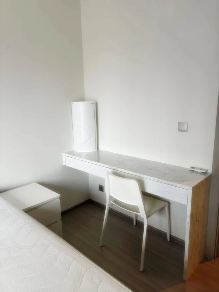 For rent!! Condo Life Asoke-Rama 9 Beautiful condo, good location, convenient transportation, hurry up and book now!!