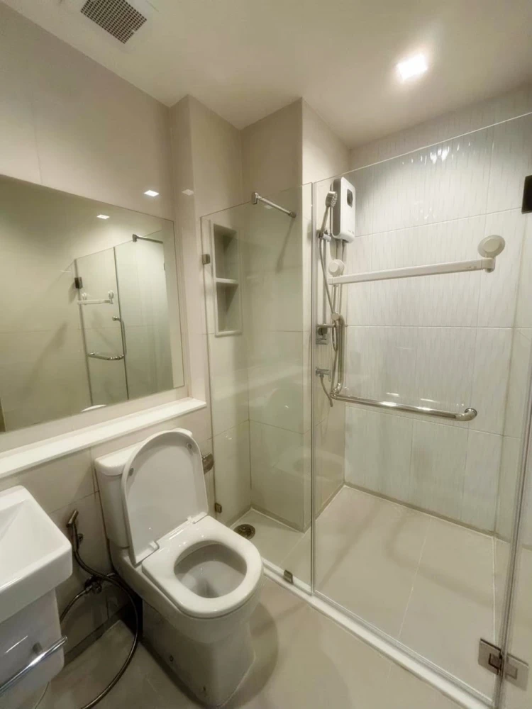 For rent!! Condo Life Asoke-Rama 9 Beautiful condo, good location, convenient transportation, hurry up and book now!!