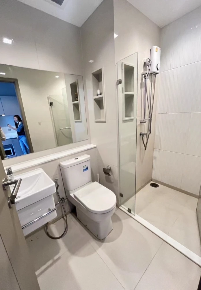For rent!! Life Asoke-Rama 9 Condo, 14th floor, beautiful room, fully furnished, great price, don't miss it!!