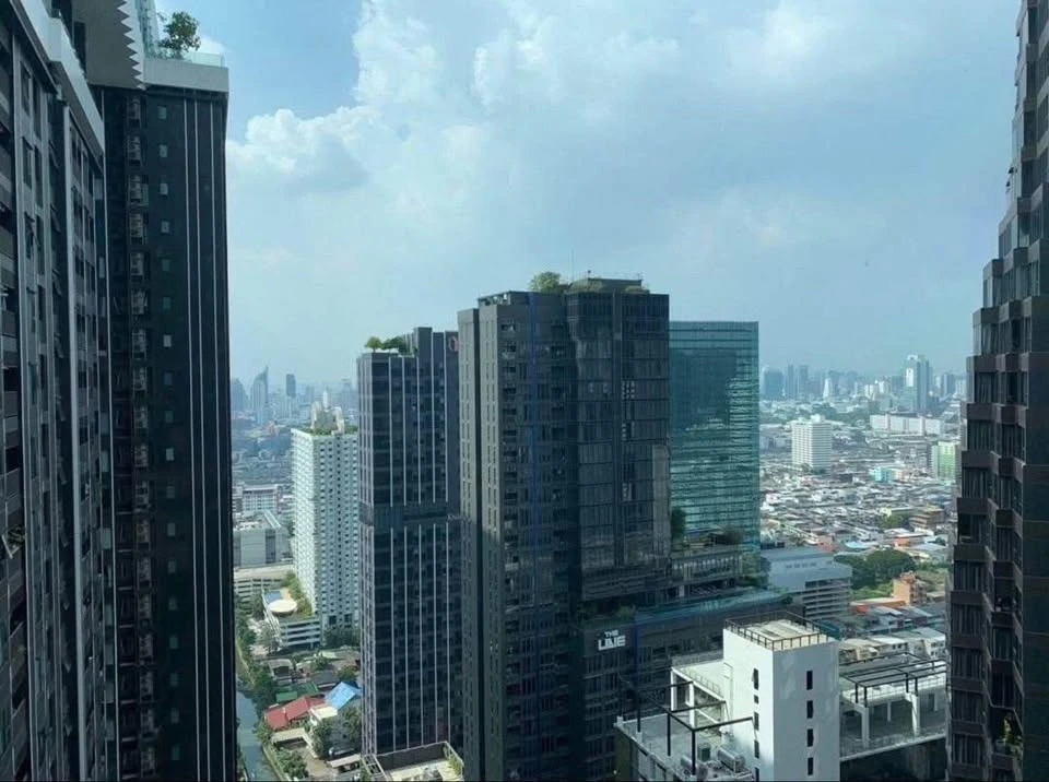 Condo for rent, Life Asoke-Rama 9, unblocked view, beautiful city view, fully furnished, must book like this.