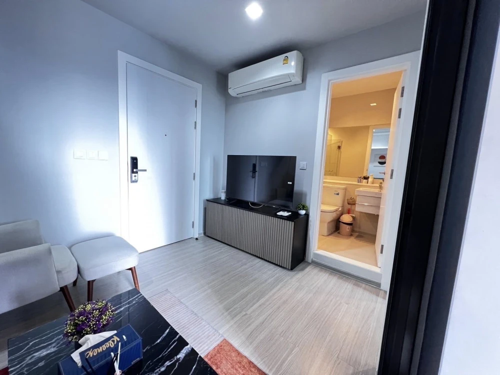 Condo for rent, Life Asoke-Rama 9, unblocked view, beautiful city view, fully furnished, must book like this.