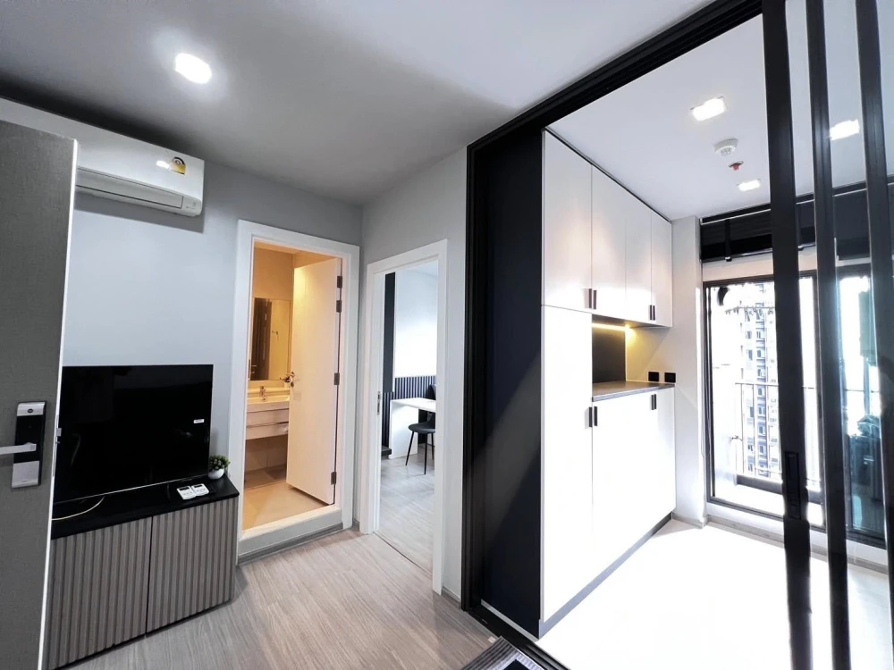 Condo for rent, Life Asoke-Rama 9, unblocked view, beautiful city view, fully furnished, must book like this.