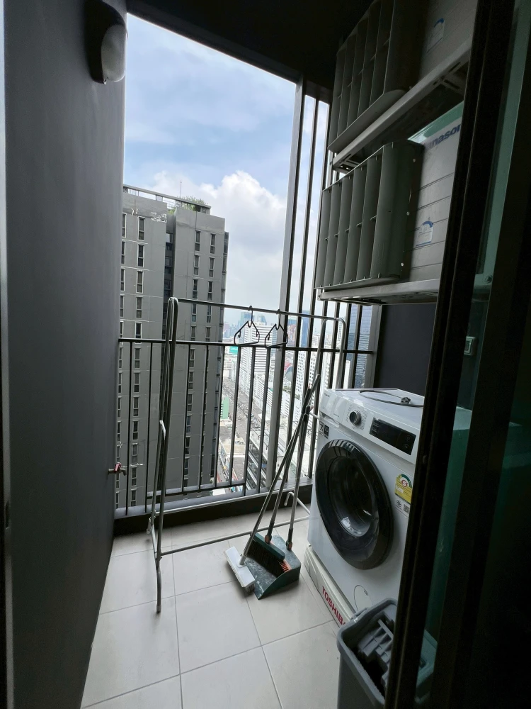 Condo for rent, Life Asoke-Rama 9. Nice room, great vibe. Book now!!