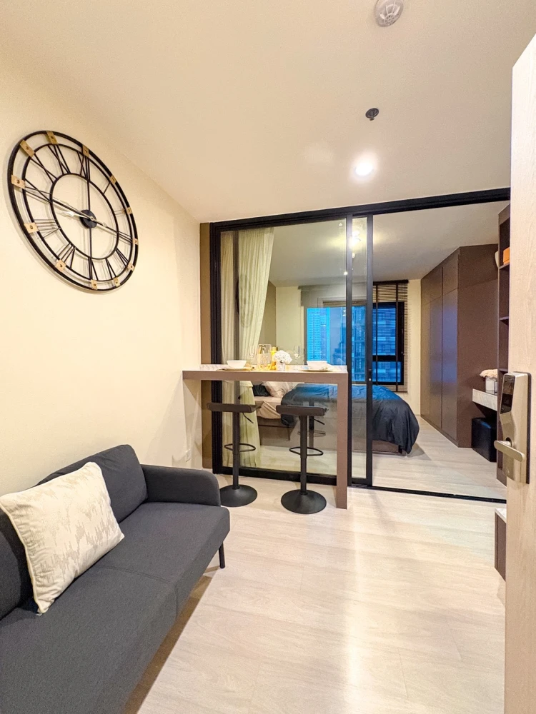 Condo for rent Life Asoke, pool view, good location, furniture, ready to move in, book now!!