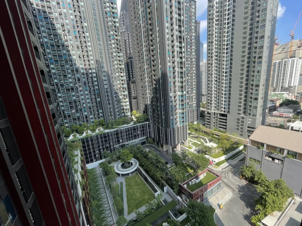 For rent!! Life Asoke Hype Condo, 15th floor, beautiful room, fully furnished, ready to move in. Don't miss out! Reserve now!!
