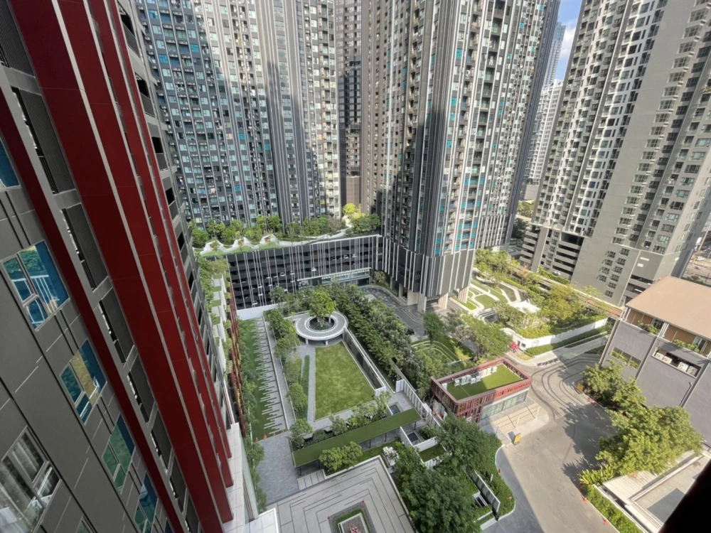 For rent!! Life Asoke Hype Condo, 15th floor, beautiful room, fully furnished, ready to move in. Don't miss out! Reserve now!!